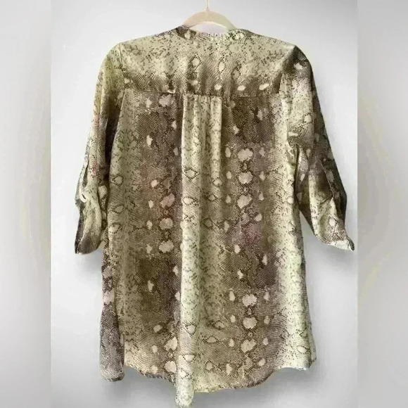 Women's Small Snake Print Blouse 3/4 Sleeves High Low Hem by She + Sky NWOT - Picture 9 of 9